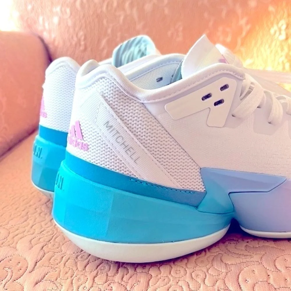 Brand New Adidas D.O.N. Issue 4 J Basketball Shoes Youth White Lace Up Sneakers